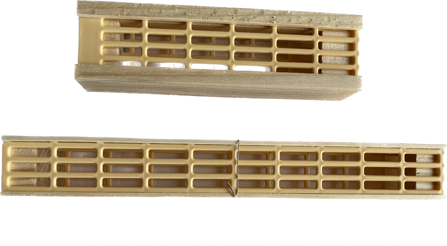 Universal Queen Cage